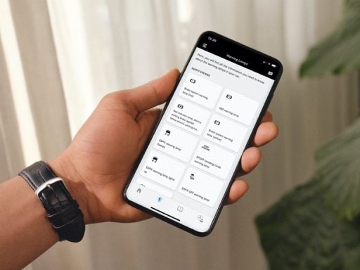 Na chytrém telefonu zobrazuje aplikace Mercedes me Service, jaký význam má která kontrolka ve voze Mercedes-Benz.