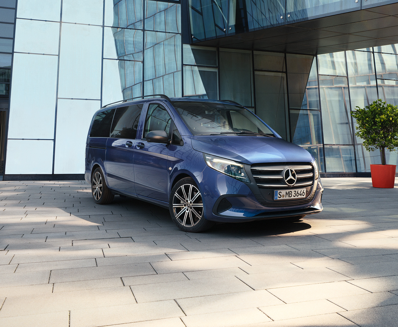 Mercedes-Benz Vito Edition 130 years Modré vozidlo Mercedes-Benz Vito z akční edice s výhodným financováním.