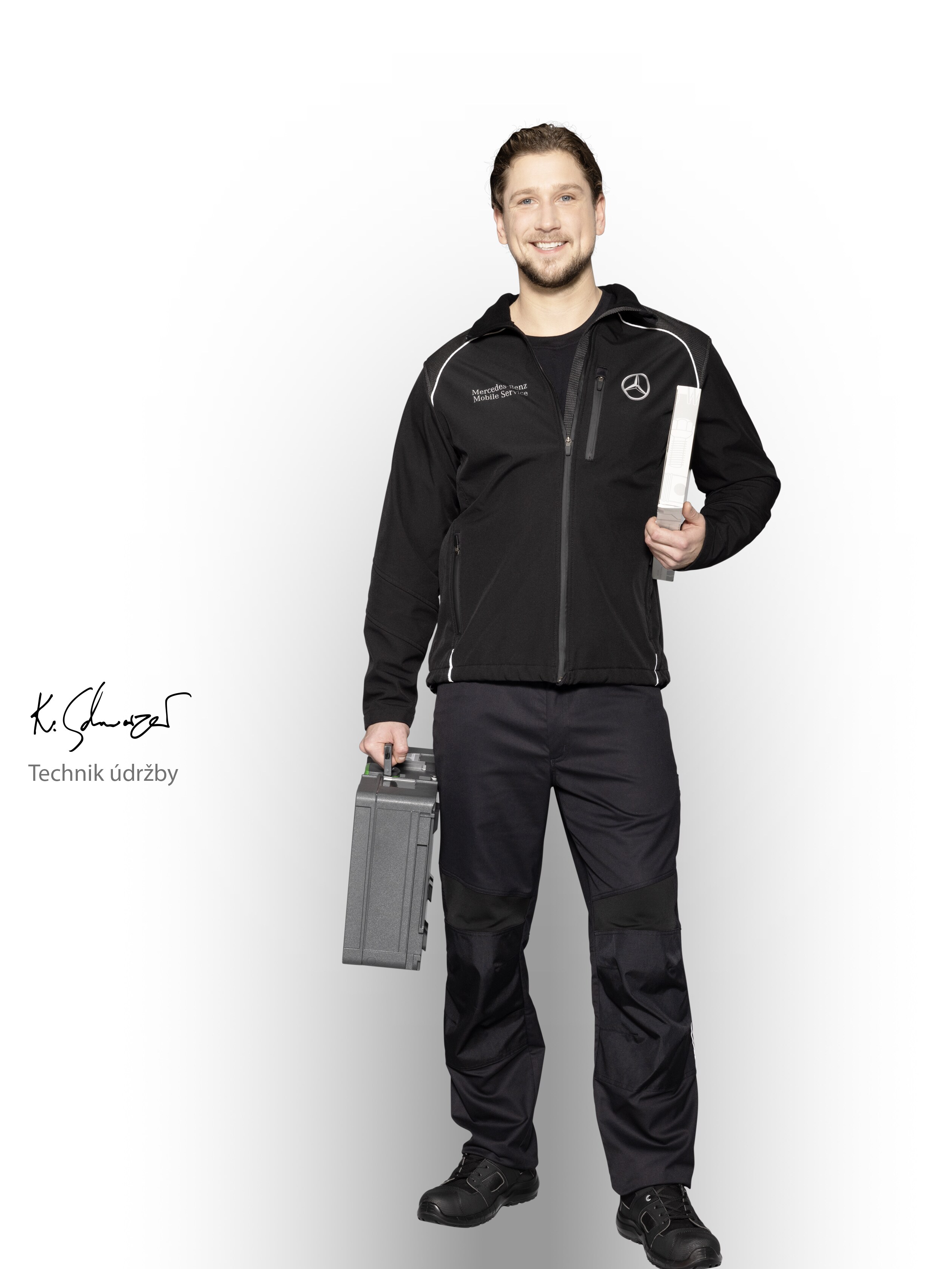 Technik údržby mobilního servisu Mercedes-Benz připravený Vám pomoci.