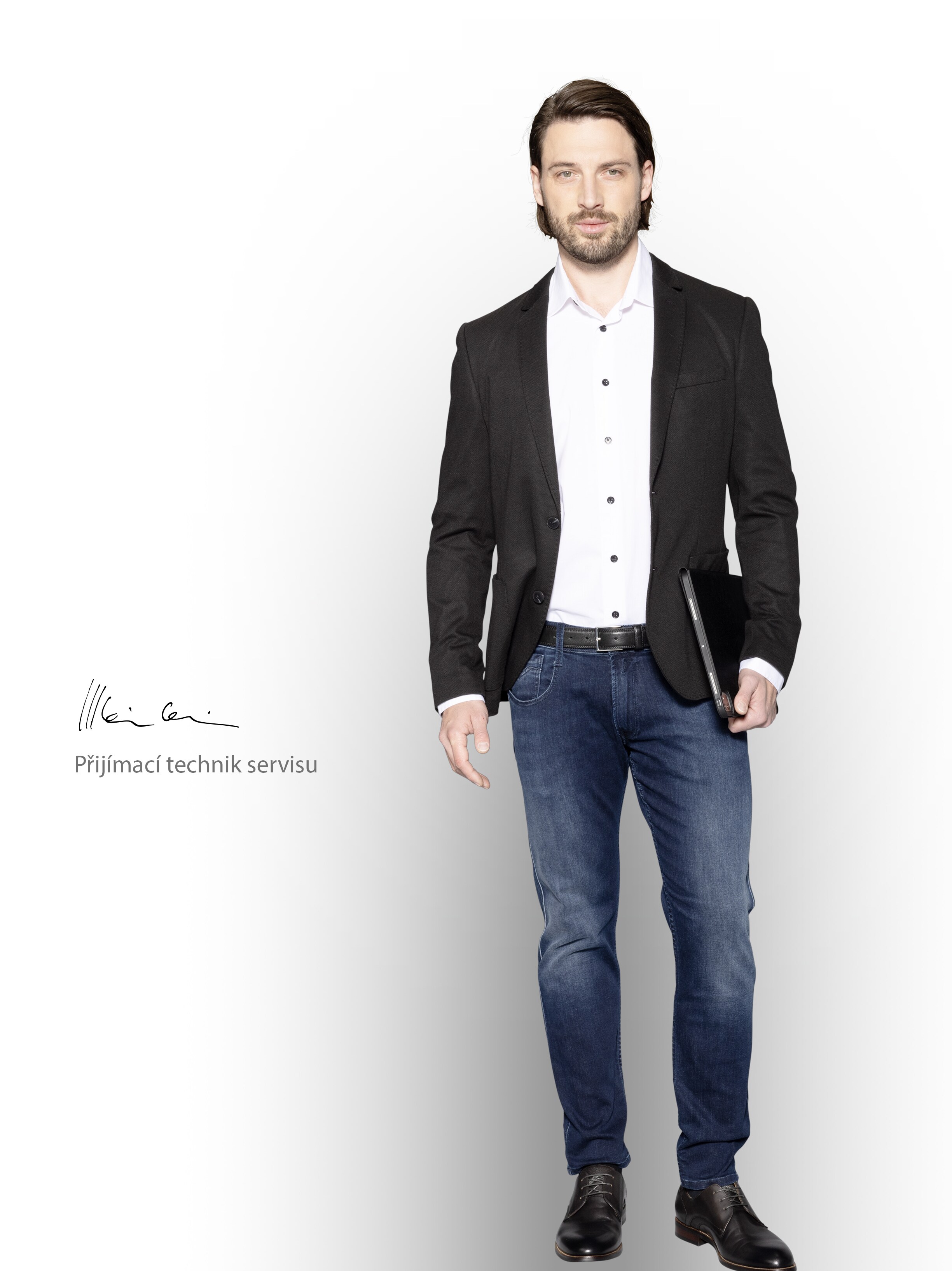 Přijímací technik se na Vás usmívá a&nbsp;je připravený Vám pomoci s&nbsp;Vaším vozovým parkem Mercedes-Benz.