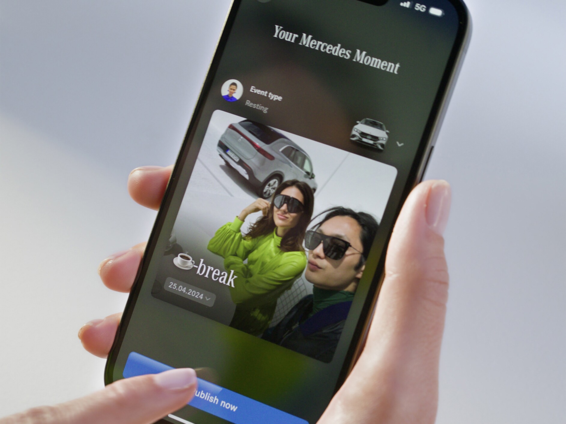 Obrazovka aplikace Mercedes-Benz Stories.