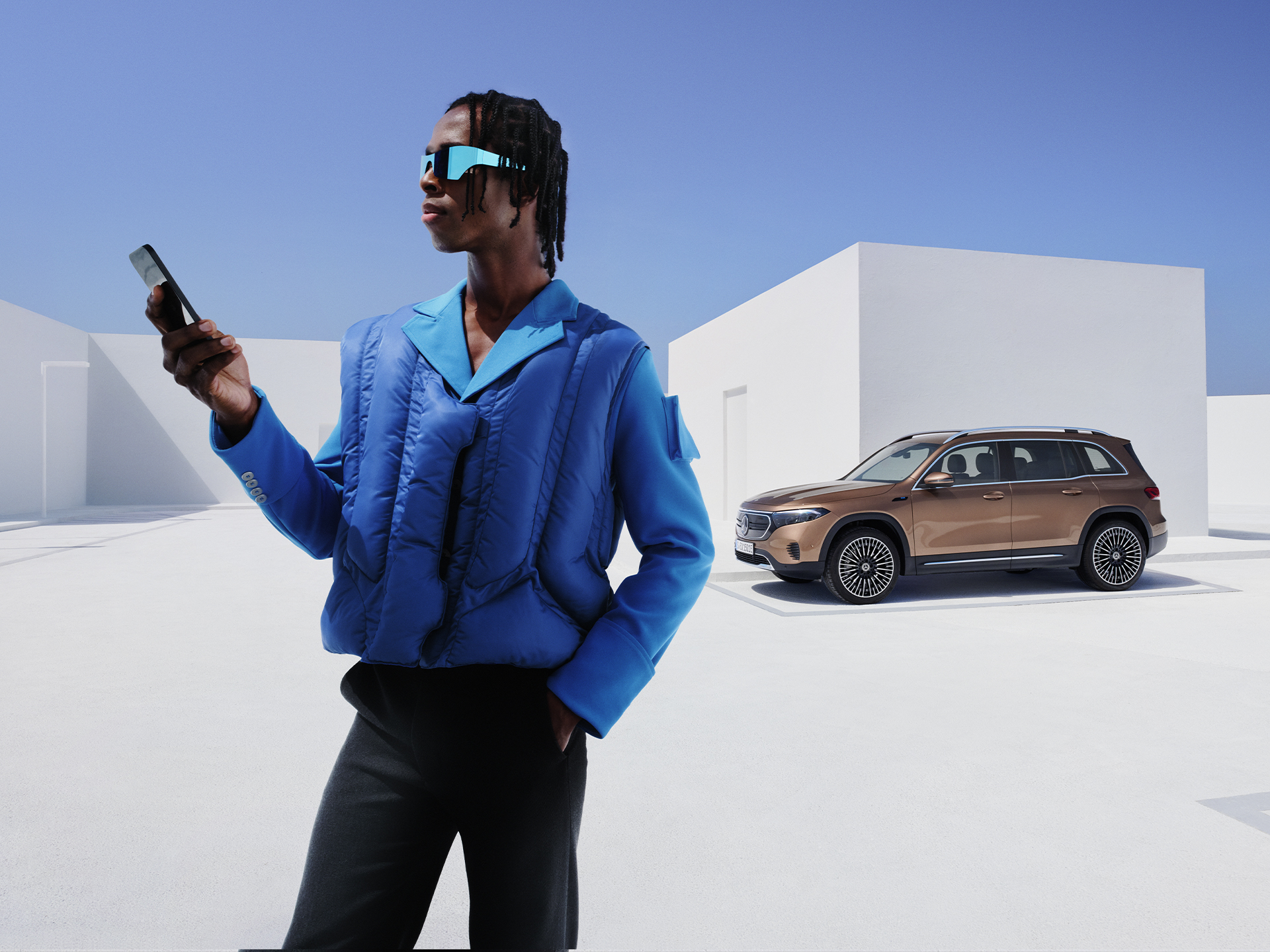 Aplikace Mercedes-Benz | Aplikace | Mercedes-Benz Na chytrém telefonu se v menu aplikace Mercedes-Benz zobrazí dostupné funkce digitálních doplňků k tématu navigace, vzdálené služby a GUARD 360˚.