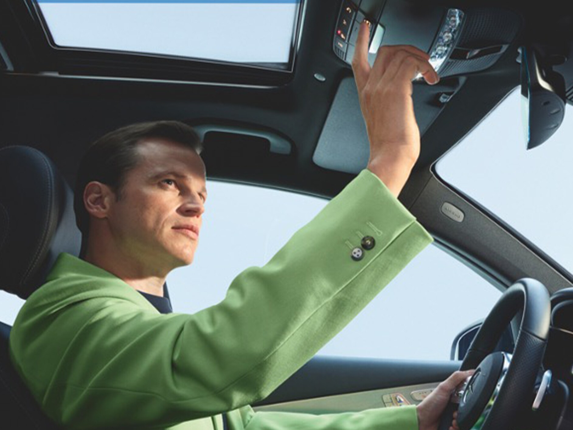 Systém tísňového volání Mercedes-Benz jako součást standardní výbavy digitálních doplňků Mercedes-Benz.