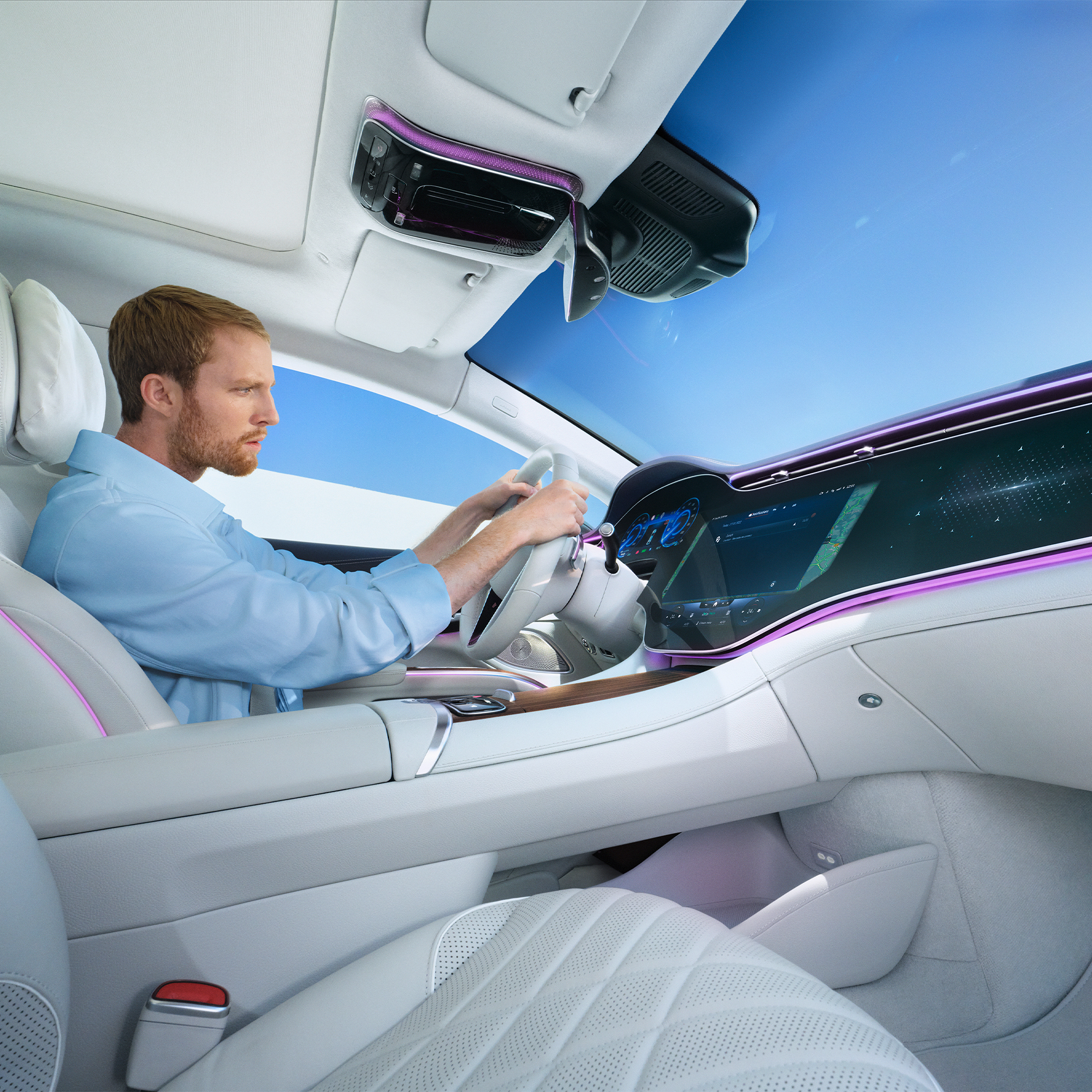 Hlasový asistent MBUX | Standardní výbava | Mercedes-Benz Hlasový asistent MBUX jako součást základních služeb digitálních doplňků Mercedes-Benz.