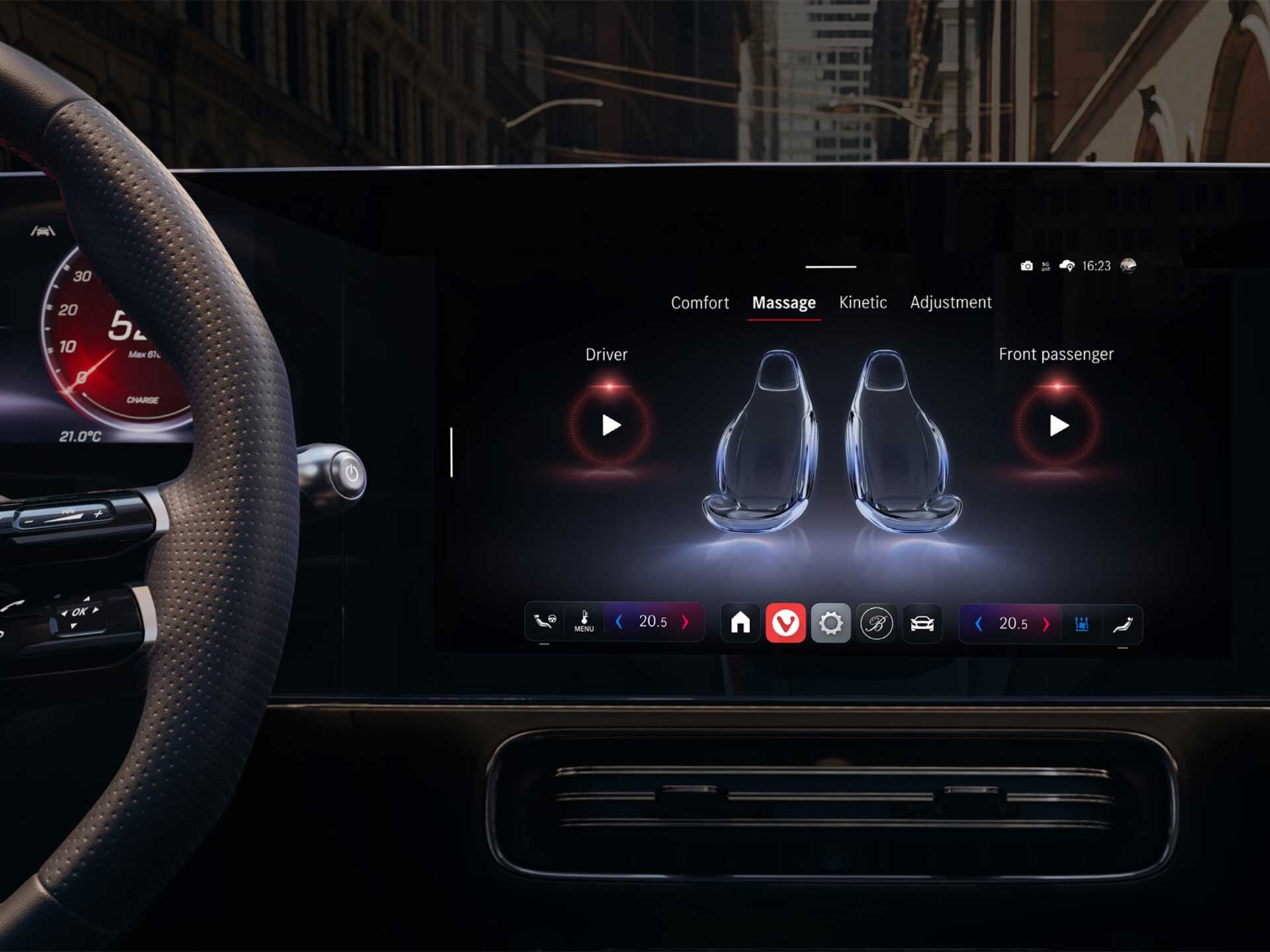 Aktivace masážní funkce ve vozidle Mercedes-Benz.