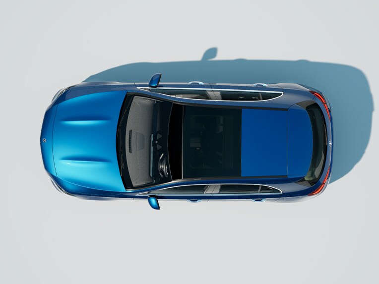 Třída A kompaktní sedan od Mercedes-Benz při pohledu shora.