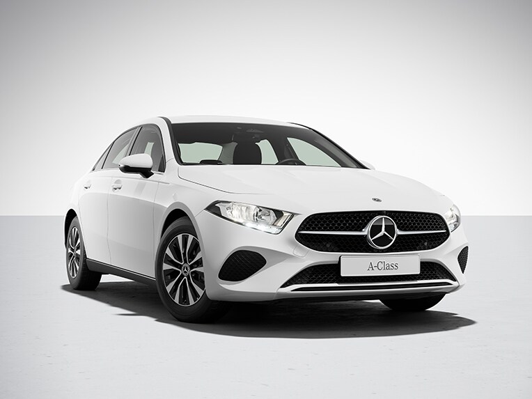 Exteriér Třídy A Sedan od Mercedes-Benz se standardní výbavou.
