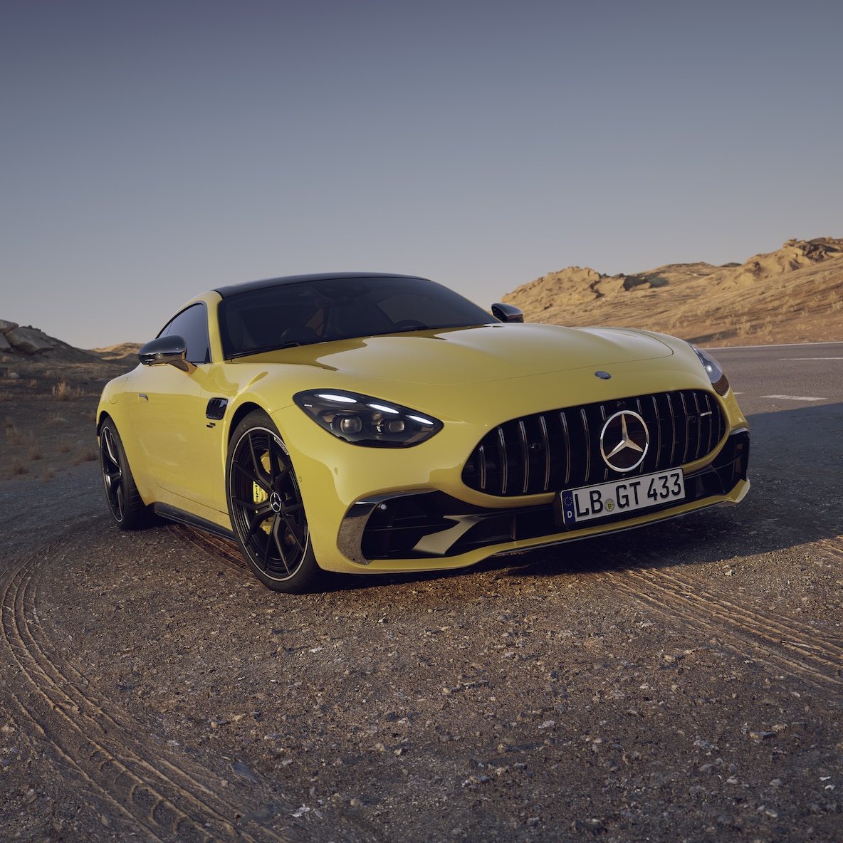 Pohled z boku na exteriér vozidla Mercedes-AMG GT 43 kupé.
