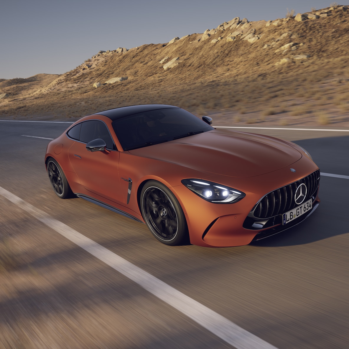 Pohled z&nbsp;boku na exteriér modelu Mercedes-AMG GT 63 S E PERFORMANCE kupé.