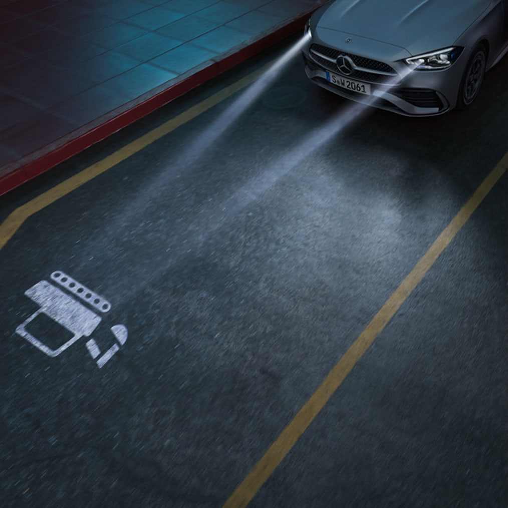 Detailní záběr na systém světlometů DIGITAL LIGHT vozidla Mercedes-Benz Třídy C.