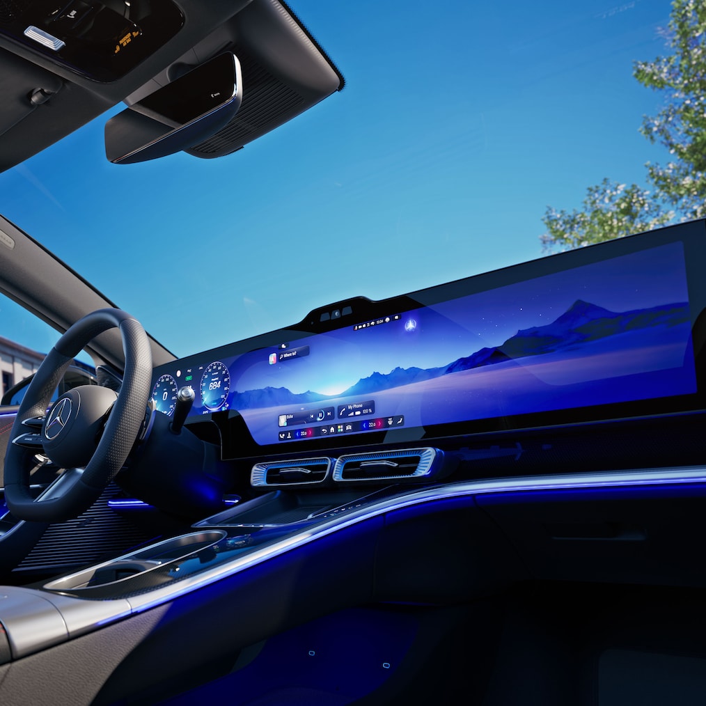 MBUX Hyperscreen zcela nové elektrické Třídy C od Mercedes-Benz.