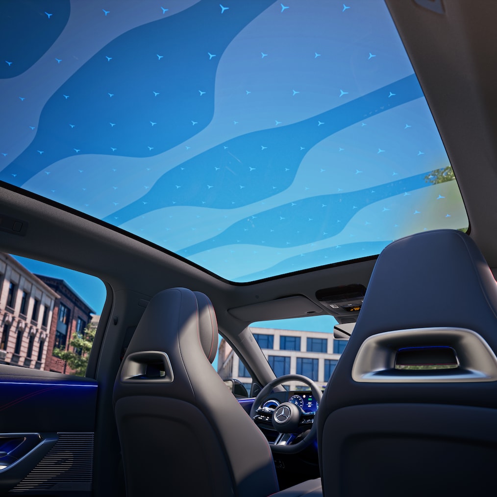 Panoramatické střešní okno zcela nové elektrické Třídy&nbsp;C od Mercedes-Benz.