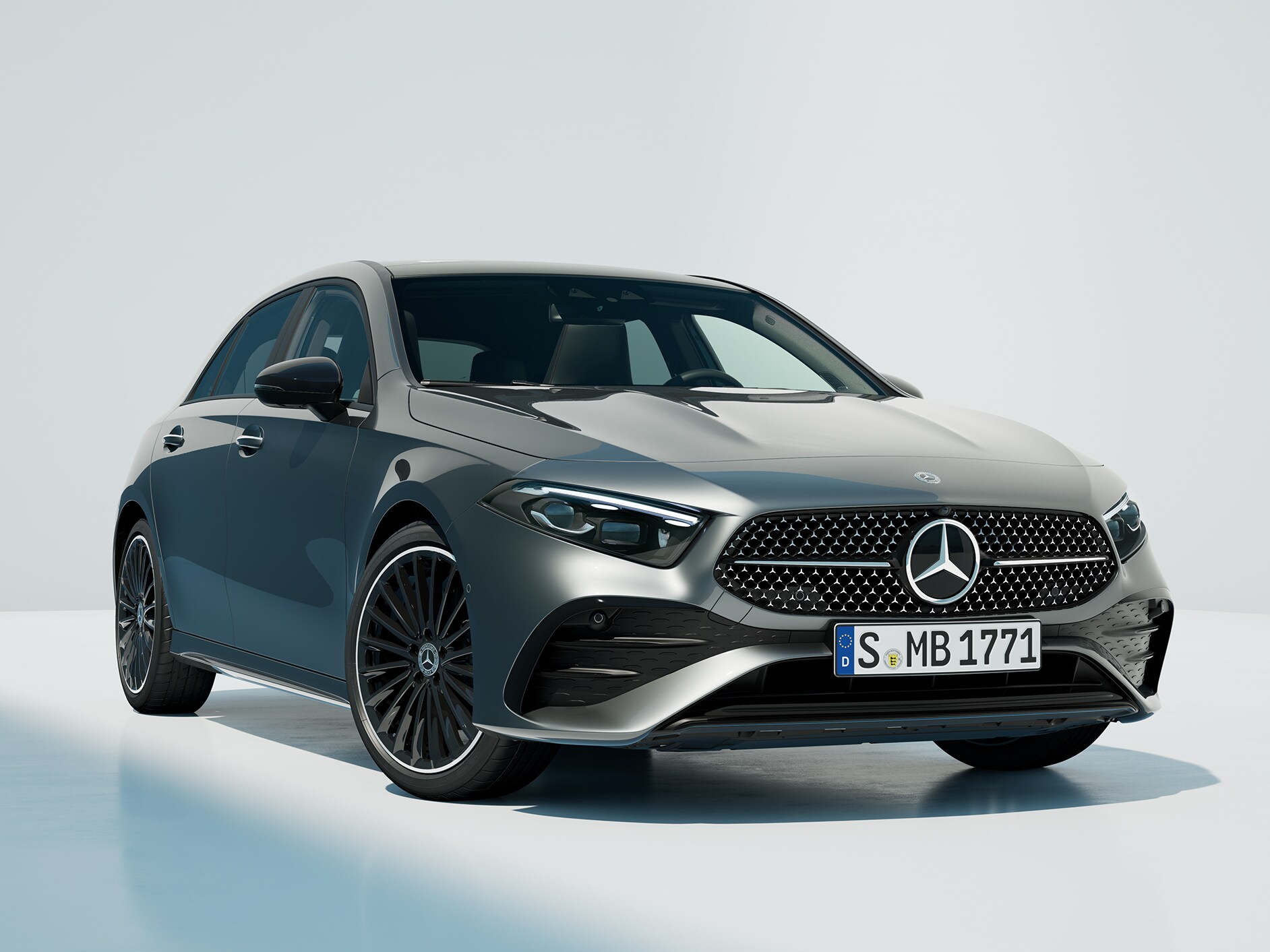 Třída&nbsp;A Hatchback od Mercedes-Benz při pohledu zepředu.