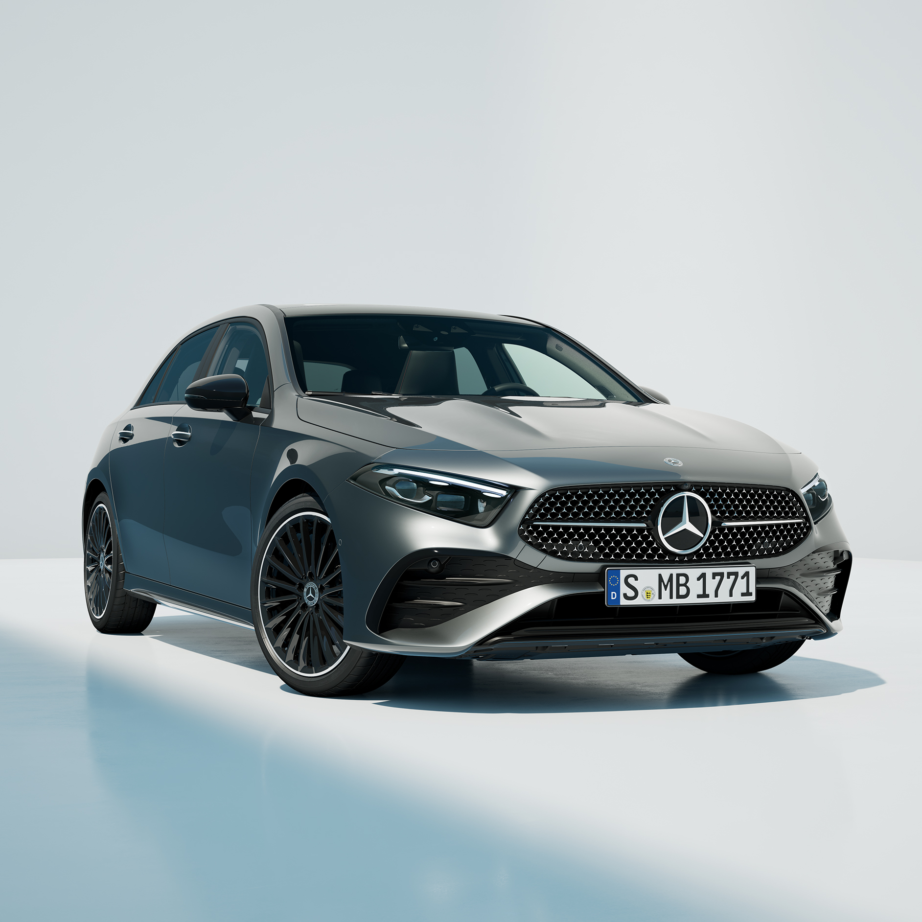 Sada pro parkování s kamerou 360° | Třída A Hatchback | Mercedes-Benz Třída A Hatchback od Mercedes-Benz při pohledu zepředu.