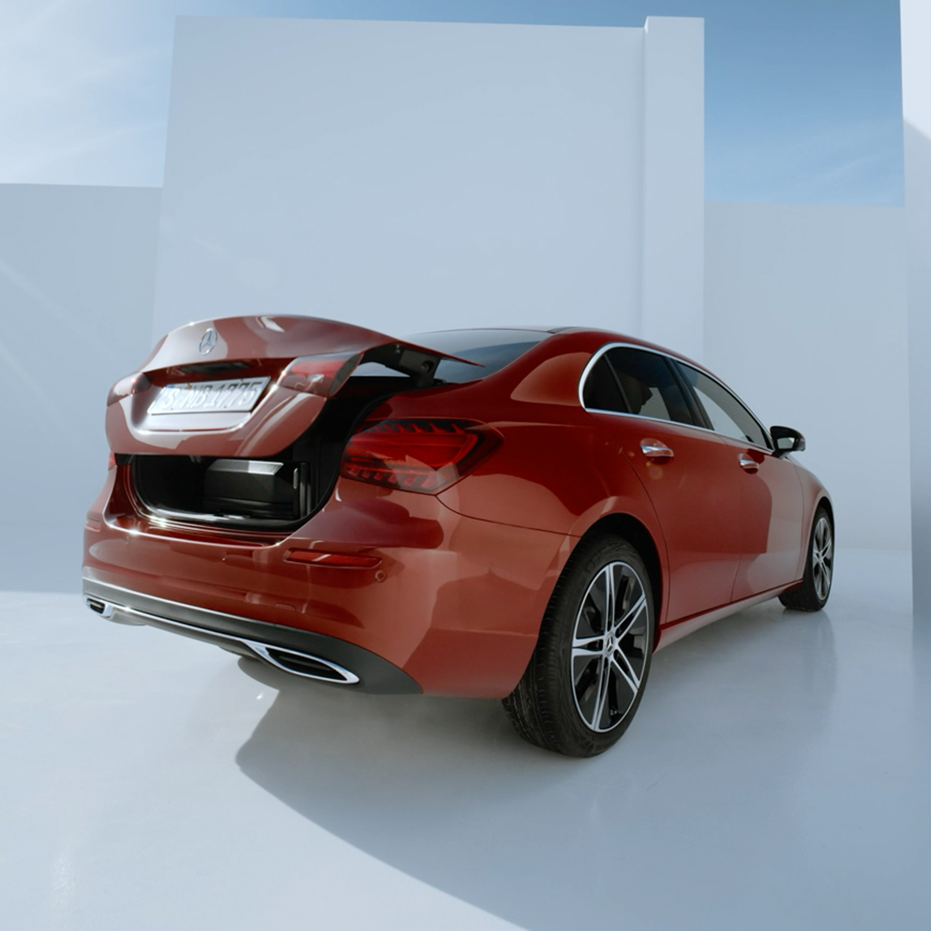 HANDS-FREE ACCESS | Třída A Sedan | Mercedes-Benz HANDS-FREE ACCESS v nové Třídě A od Mercedes-Benz.