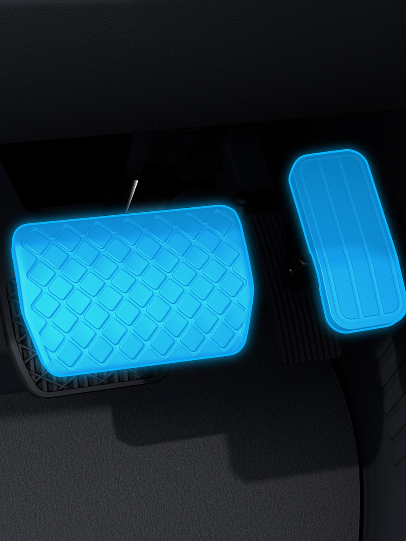 Detailní pohled na přípravek pro zvýšení pedálů v&nbsp;kombinaci s&nbsp;vozidlem vhodným pro invalidy.