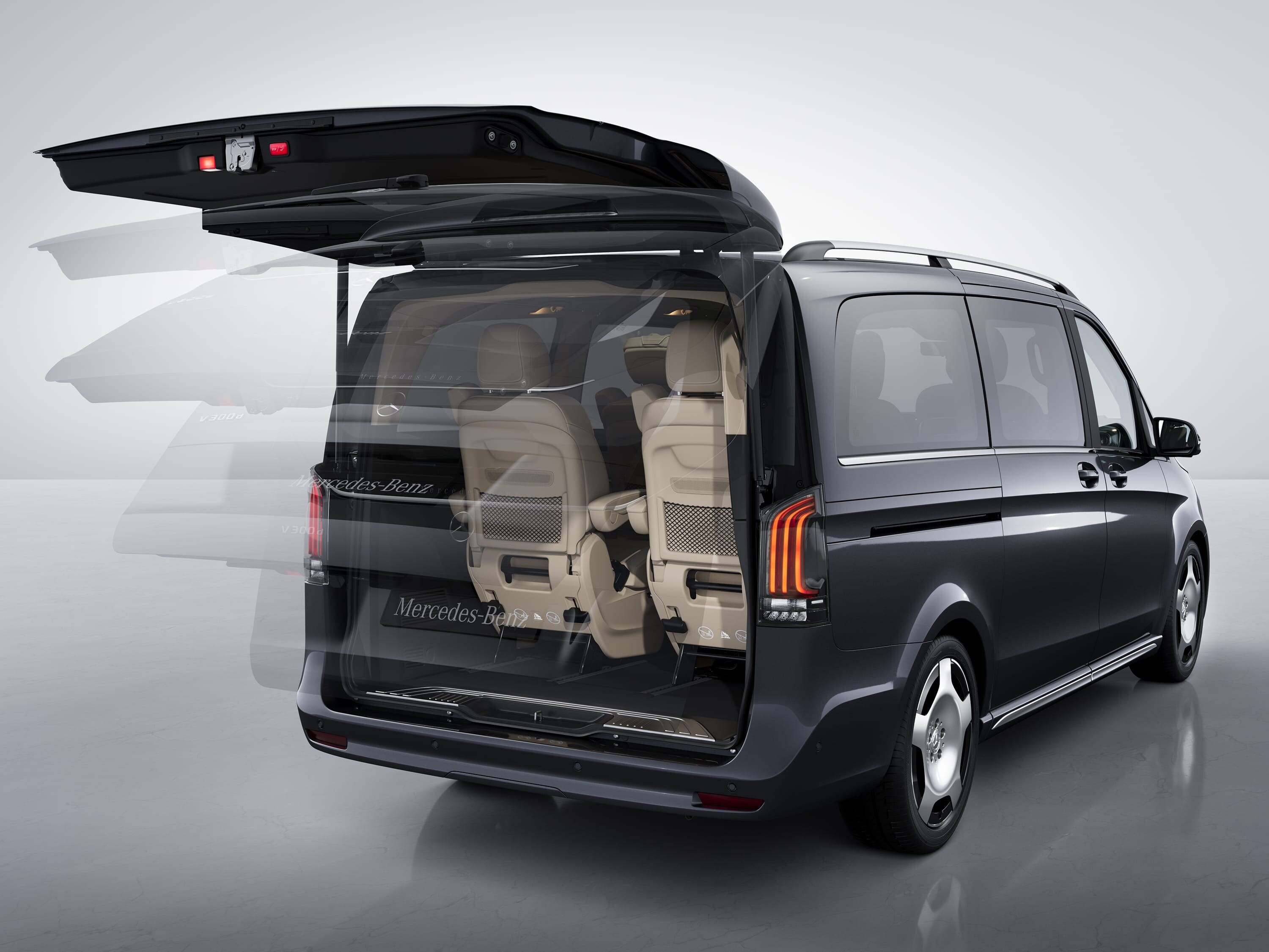 Výklopné dveře zavazadlového prostoru Mercedes-Benz Marco Polo se sadou EASY-PACK.