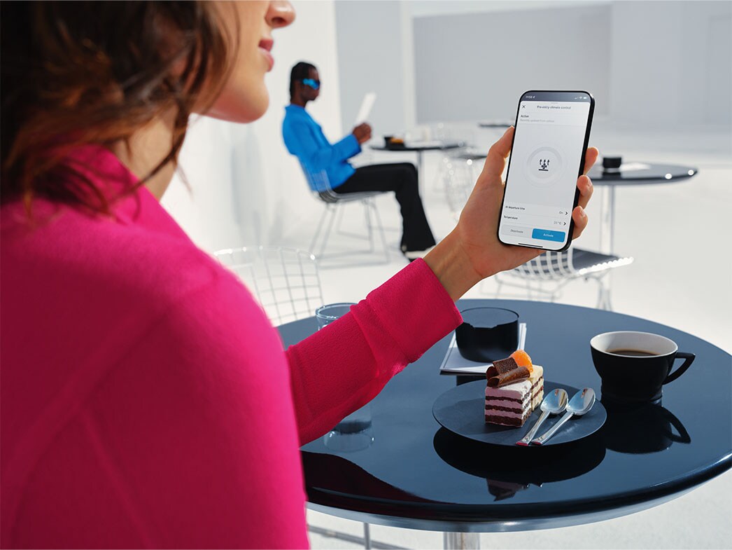 Digitální doplňky pro vozidlo Mercedes-Benz CLA kupé.