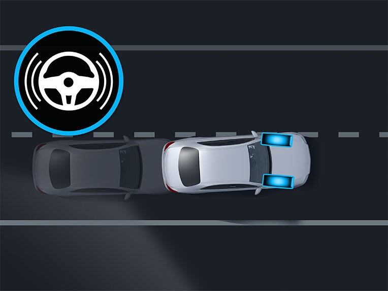 Aktivní asistent jízdy v pruzích ve vozidle Mercedes-Benz CLA kupé.