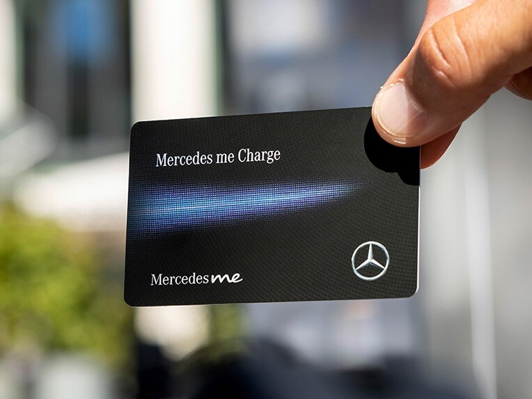 Nabíjení na cestách s MB.CHARGE Public pro vozidlo Mercedes-Benz CLA kupé.