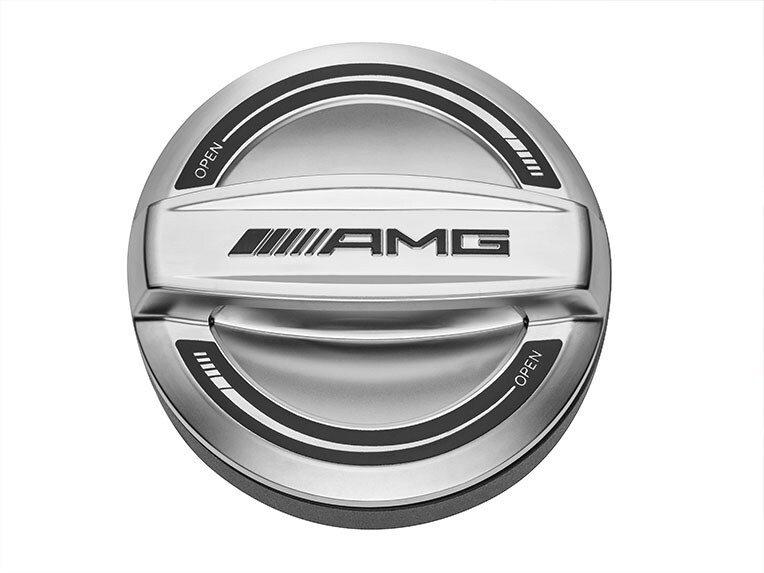 Uzávěr palivové nádrže AMG vozu Mercedes-AMG CLA kupé.