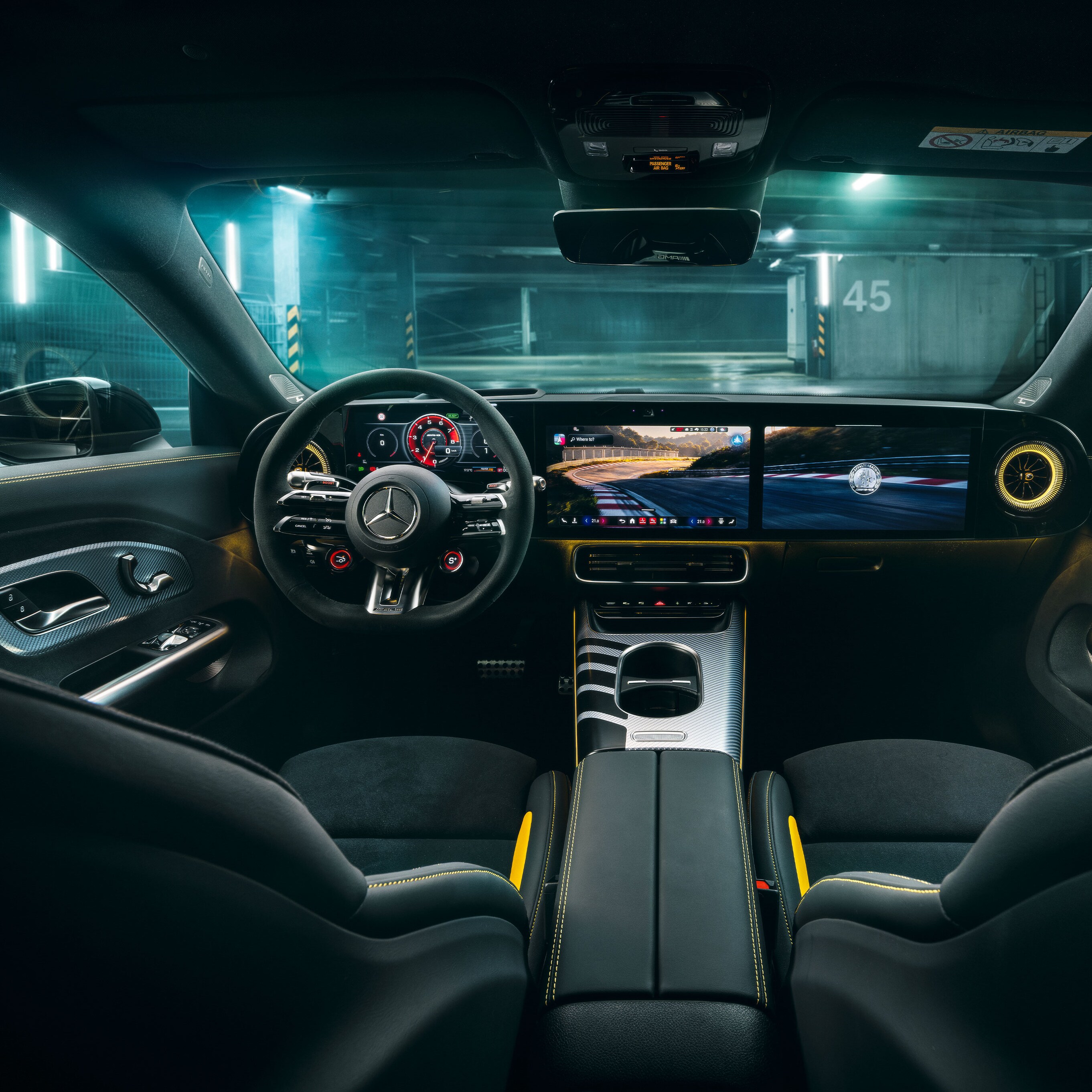 Interiér zcela nového elektrického Mercedes-AMG CLA 45 4MATIC+.
