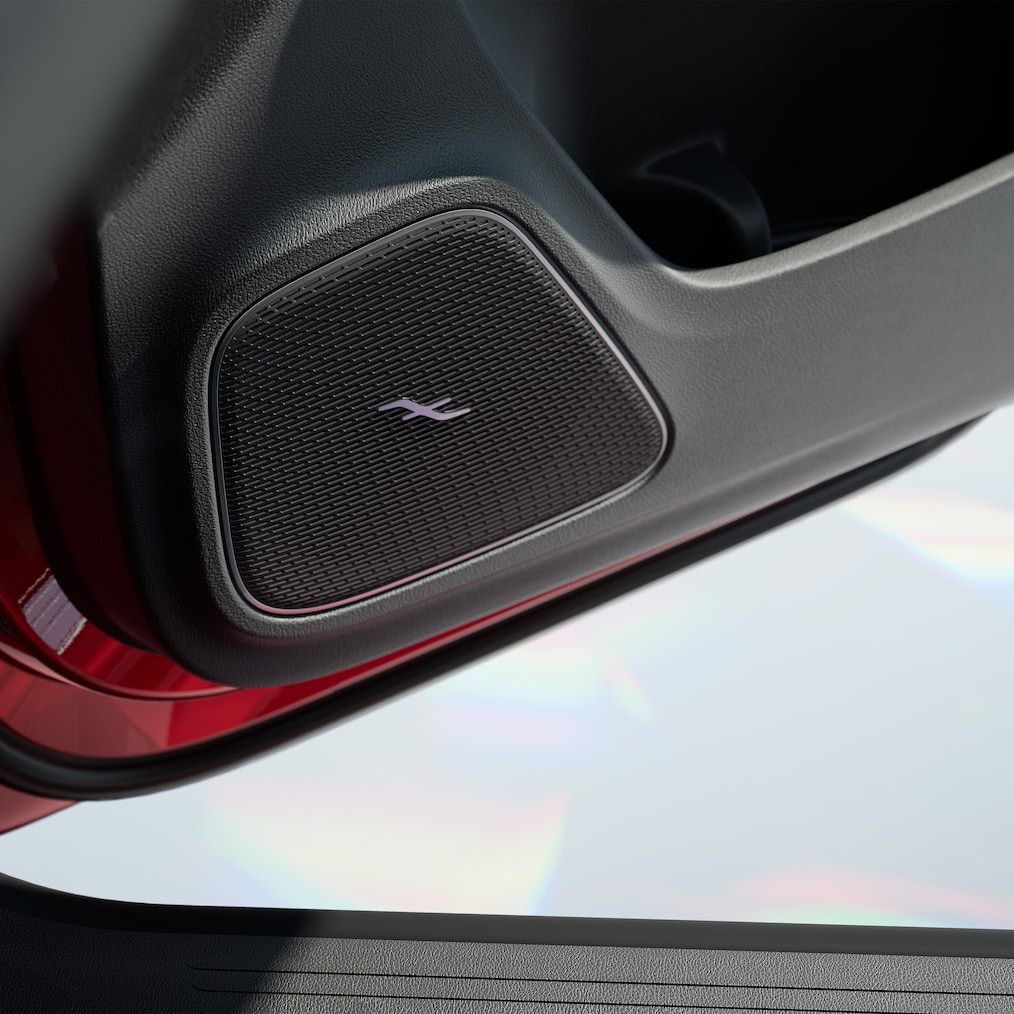 Detailní pohled na reproduktor surround soundsystému Burmester®.