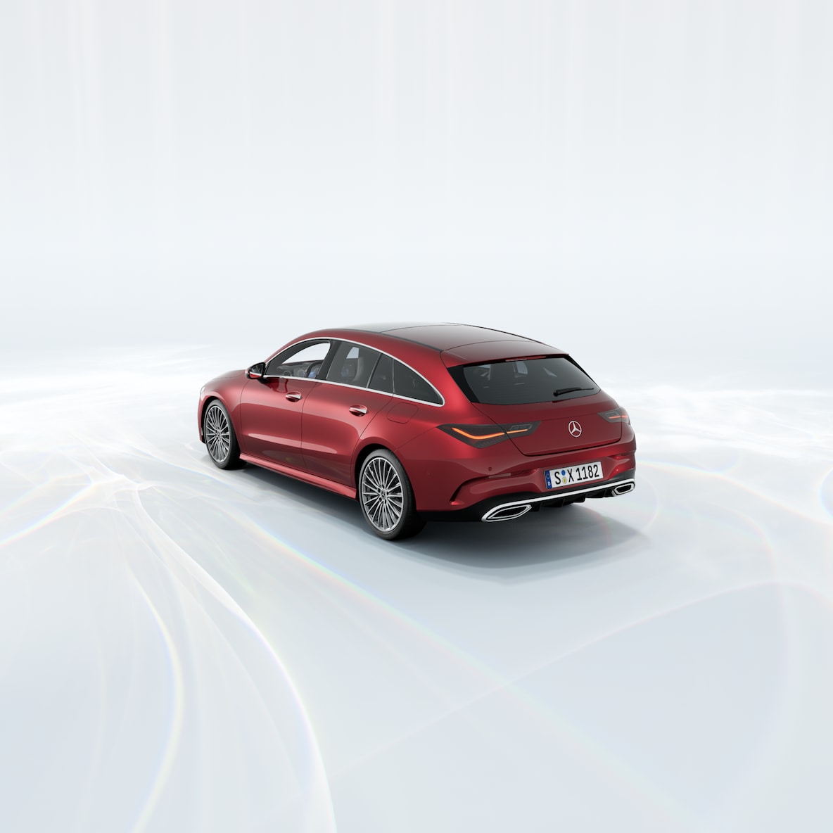 Mercedes-Benz CLA Shooting Brake při bočním pohledu zezadu.