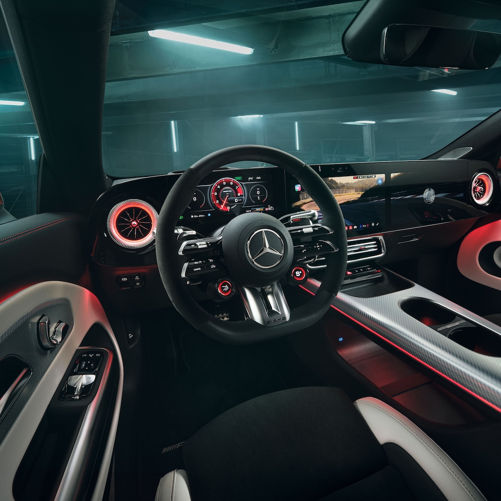 Volant AMG Performance v novém Mercedes-AMG CLA 45 4MATIC+ Shooting Brake electric.