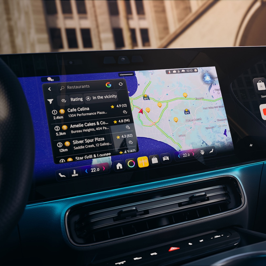 Navigace založená na službě Mapy Google na displeji v&nbsp;interiéru elektrického CLA Shooting Brake.