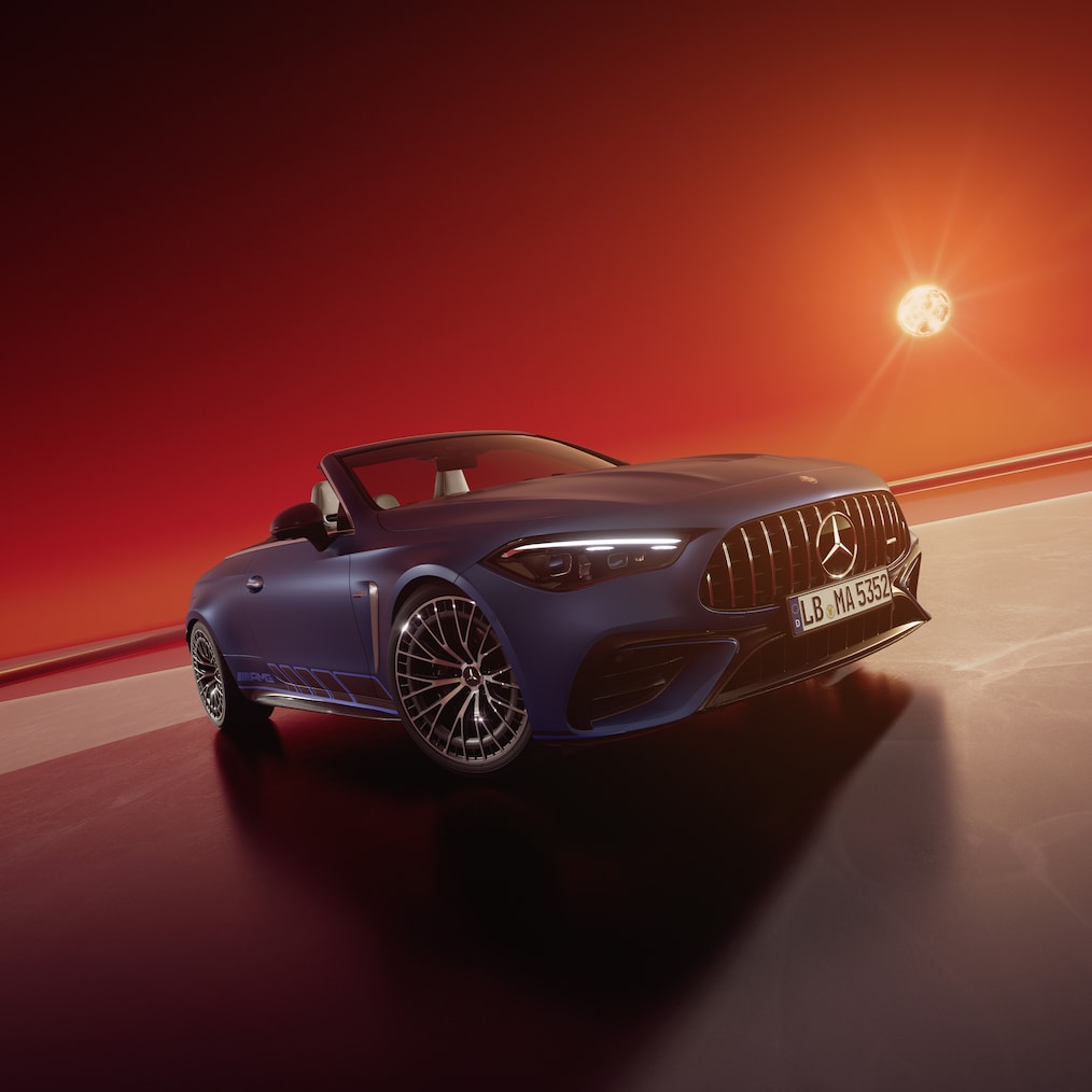 Čelní pohled zezadu na AMG Limited Edition modelu Mercedes-AMG CLE 53 4MATIC+ kabriolet.
