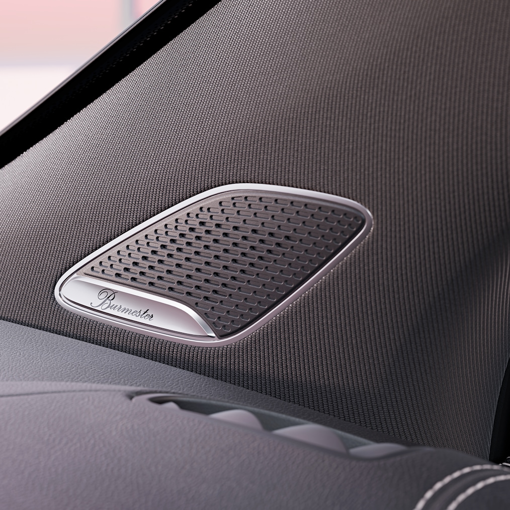 Detailní pohled na reproduktor surround soundsystému Burmester®.