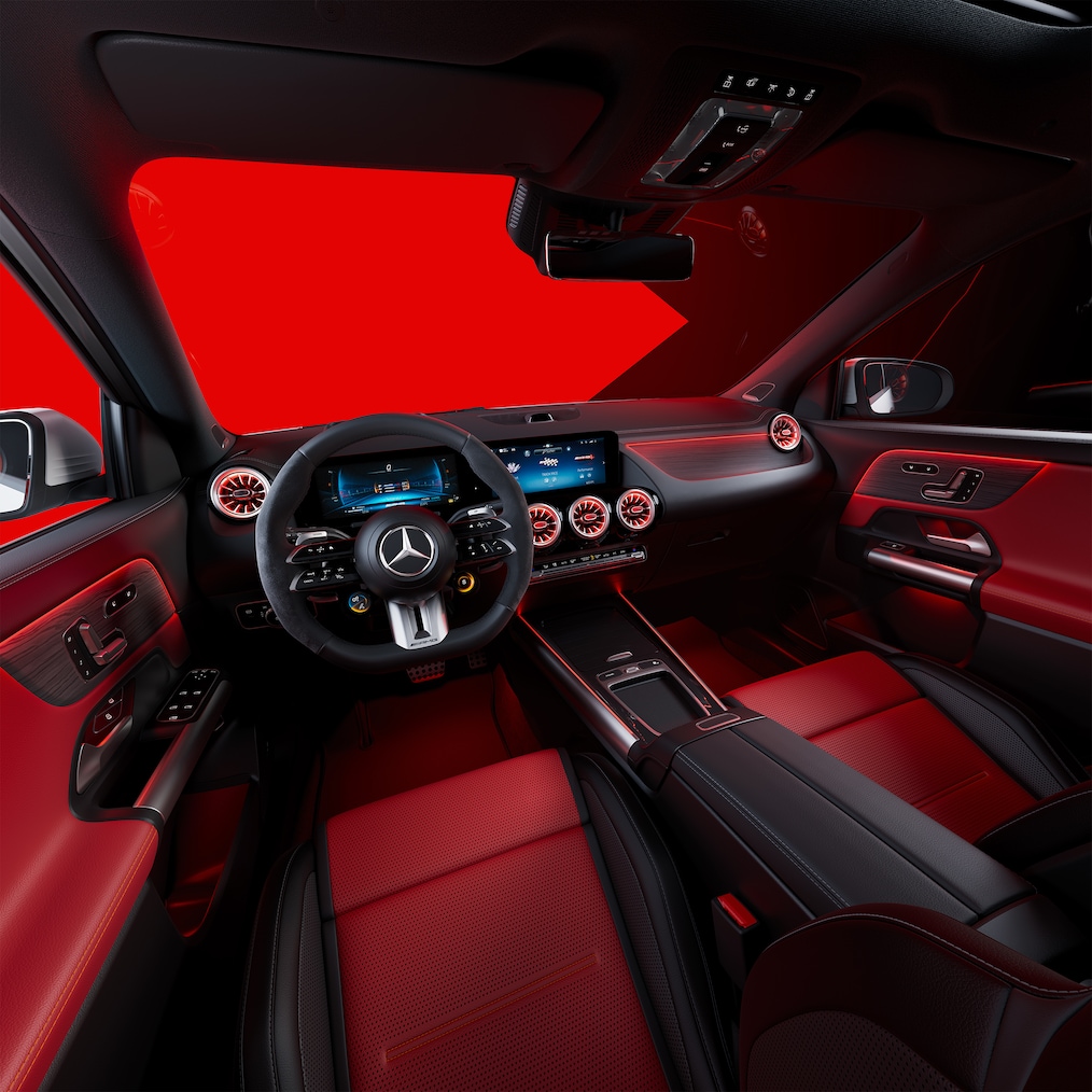 Interiér vozidla Mercedes-AMG GLA se sedadly a&nbsp;volantem AMG Performance.
