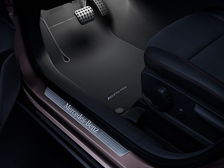 Pohodlné nastupování do nového modelu Mercedes-Benz GLA.