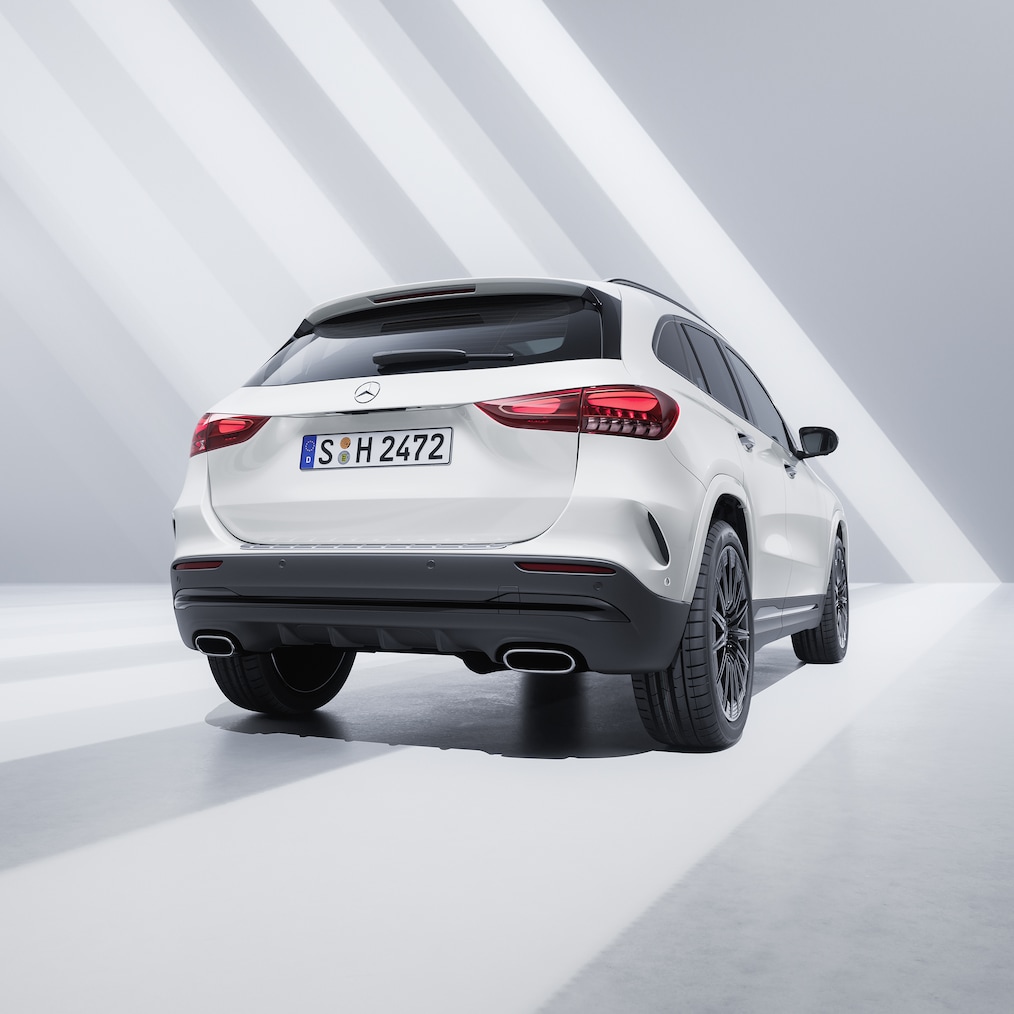 Mercedes-Benz GLA při pohledu zezadu.