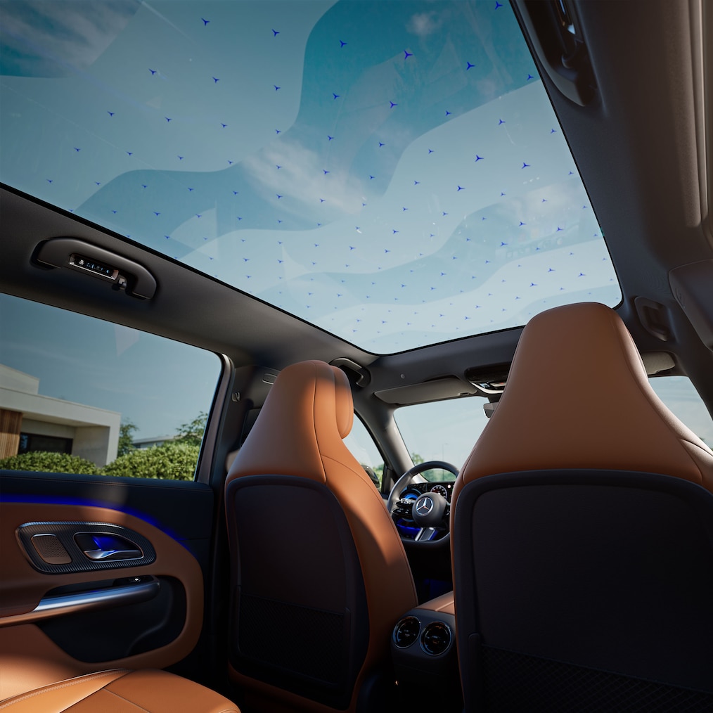 Pevná panoramatická střecha SKY CONTROL s osvětleným vzorem není v současné době k dispozici a bude nabízena později. Termín dostupnosti se může změnit. 