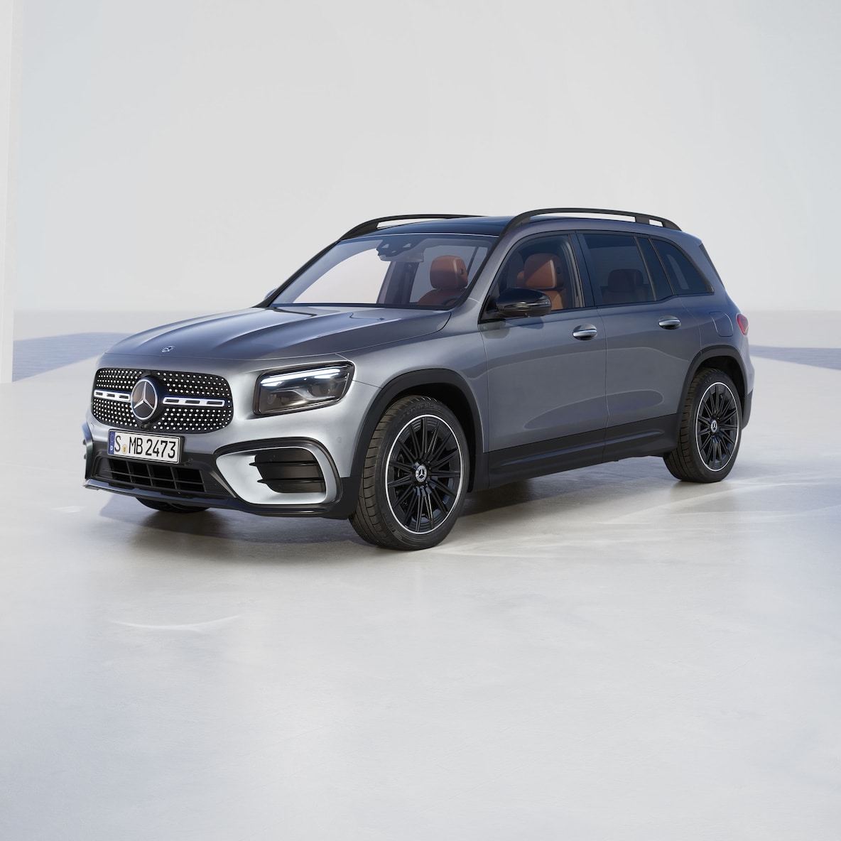 Mercedes-Benz GLB SUV při pohledu z boku zepředu.