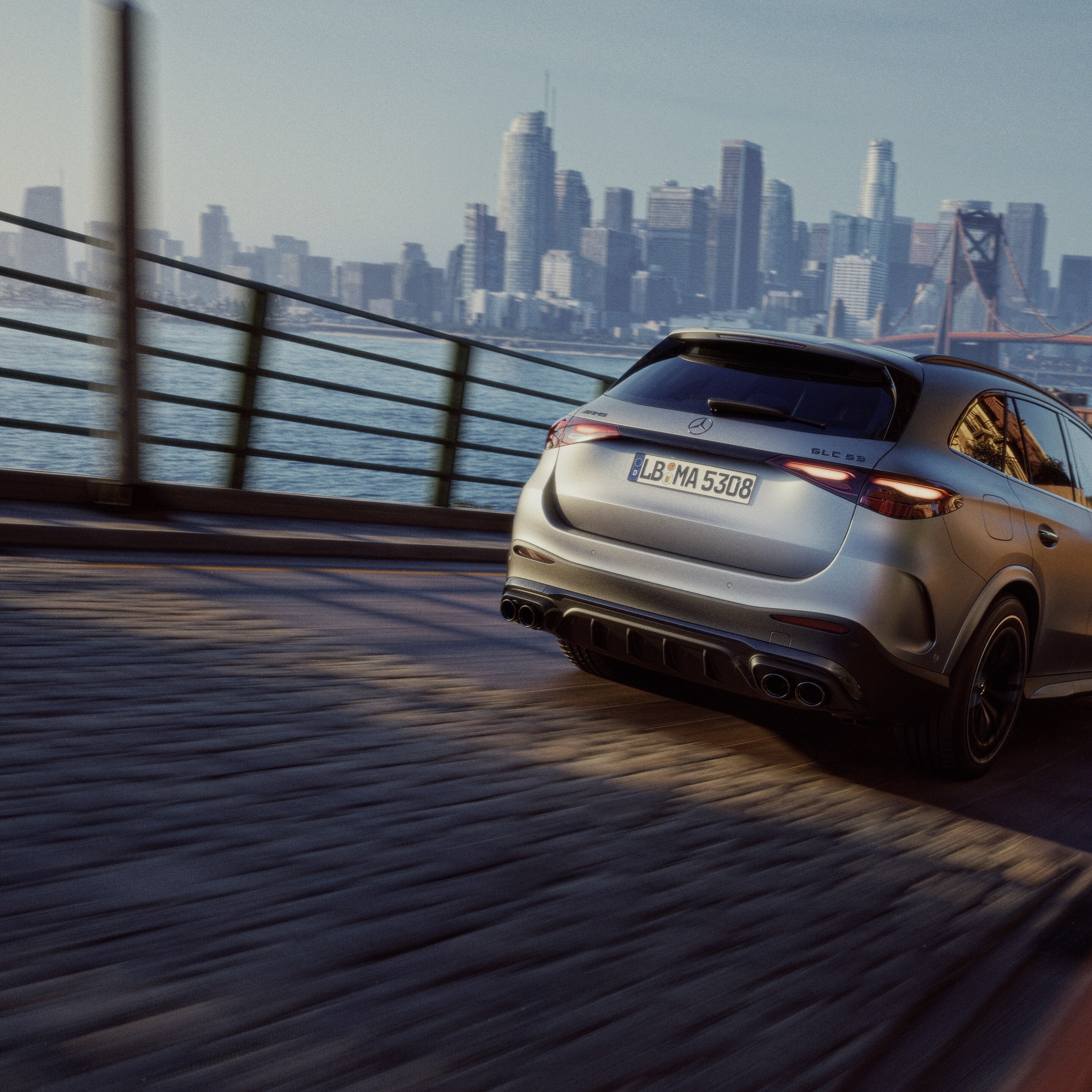 Výkon nového vozidla Mercedes-AMG GLC SUV.