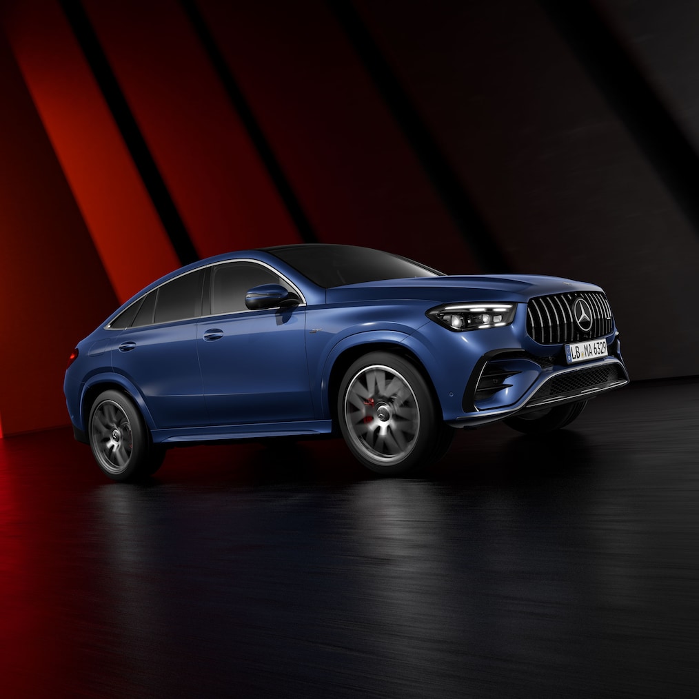 Dynamický pohled na vozidlo Mercedes-AMG GLE kupé.