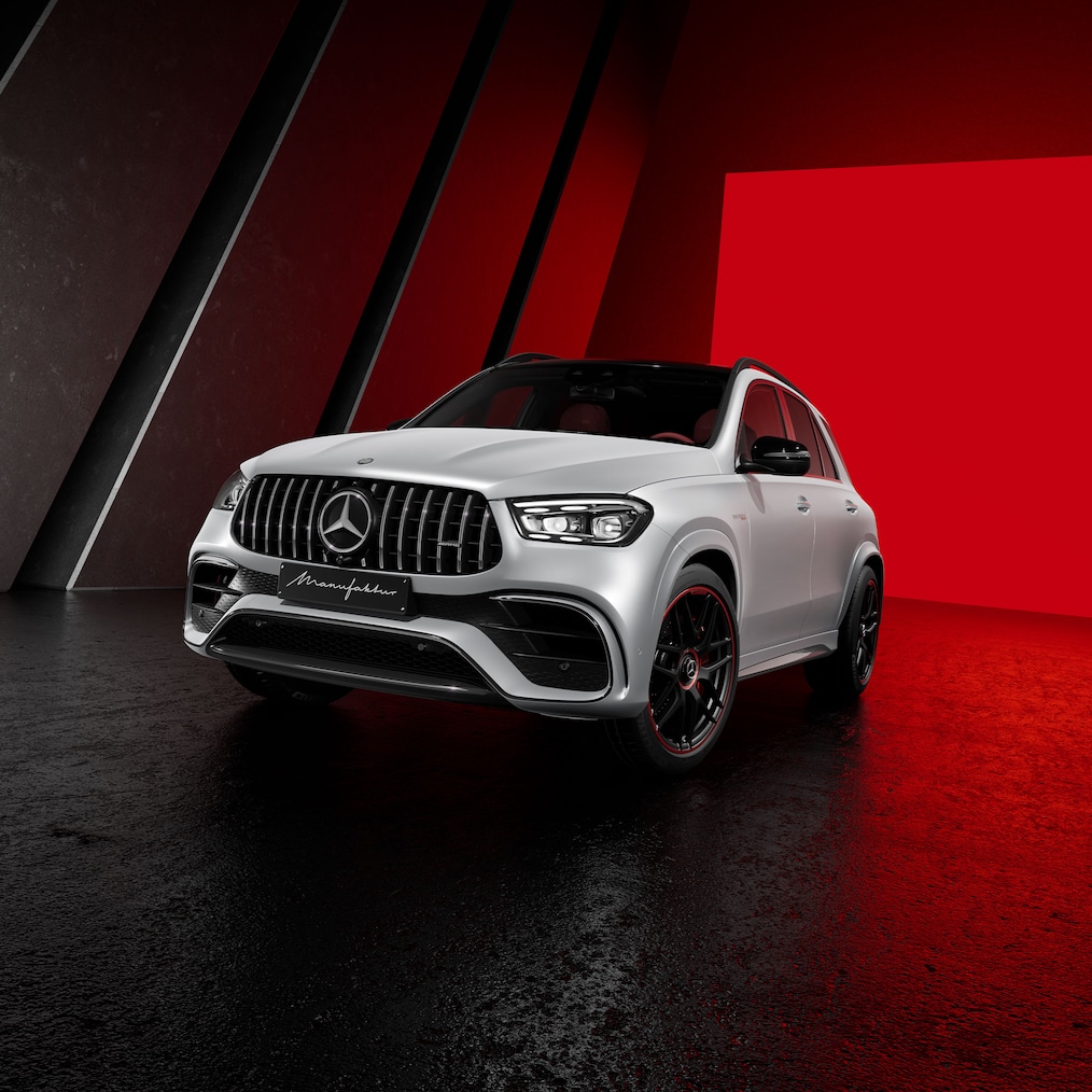 Pohled z boku na vozidlo Mercedes-AMG GLE SUV v provedení MANUFAKTUR stříbrná hightech magno edition.