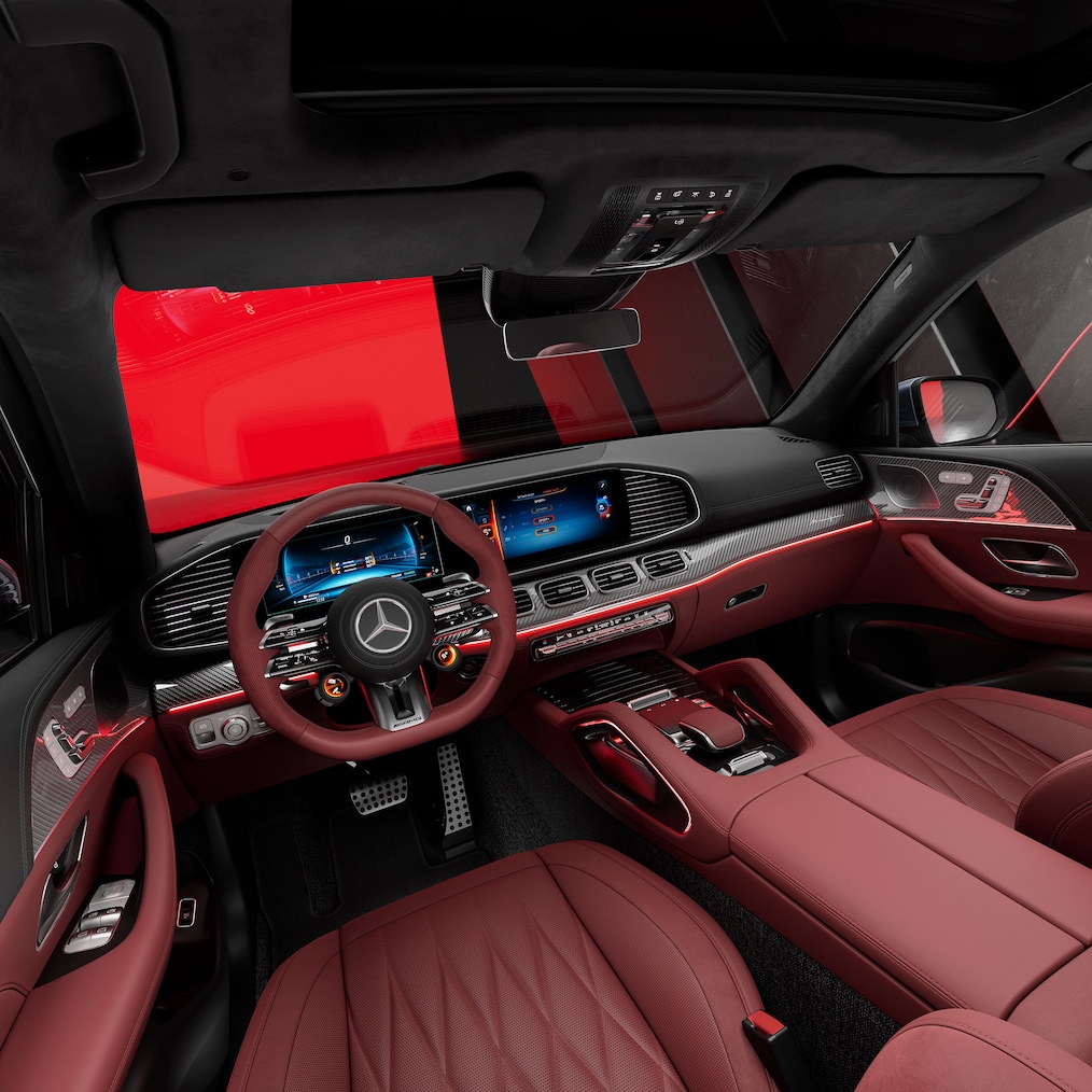 Pohled z boku na vozidlo Mercedes-AMG GLE SUV v provedení MANUFAKTUR stříbrná hightech magno edition.