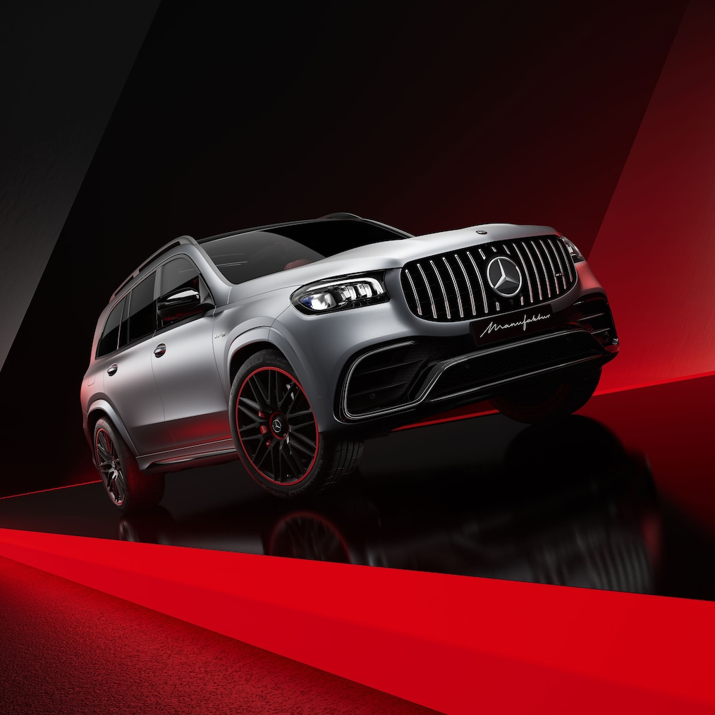 Pohled z boku na vozidlo Mercedes-AMG GLS 63 4MATIC+ v provedení MANUFAKTUR hightech silver magno edition.