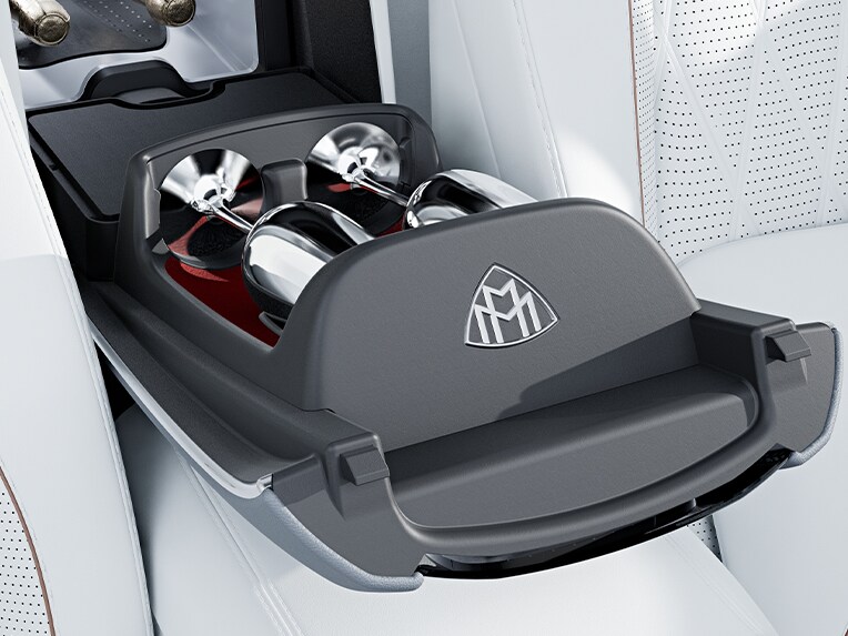 Komfortní zadní sedadla First Class vozidla Mercedes-Maybach GLS.