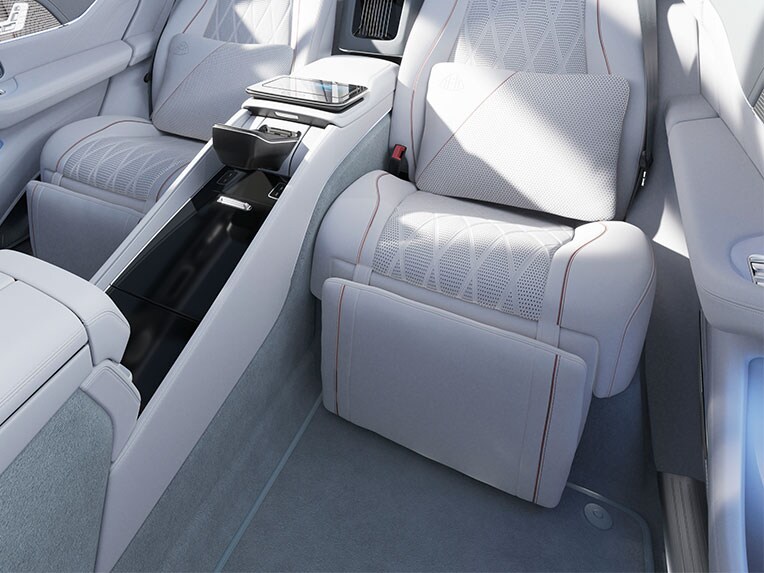 Komfortní zadní sedadla First Class vozidla Mercedes-Maybach GLS.