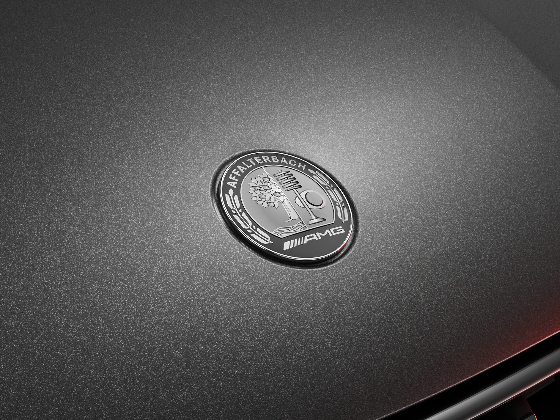 Znak AMG na přídi modelu Mercedes-AMG.