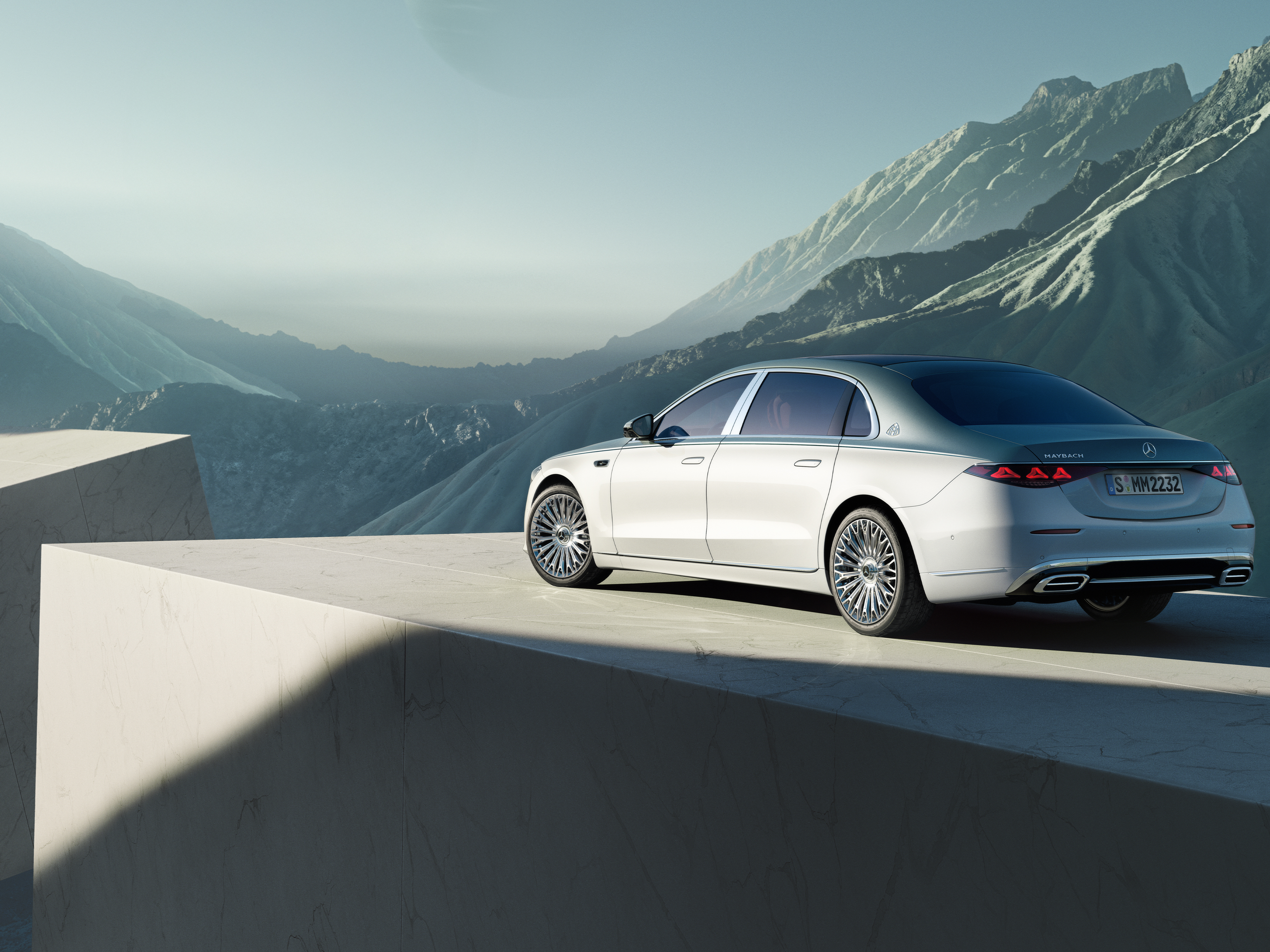 Třída S | Značka | Mercedes-Maybach Mercedes-Maybach Třídy S při pohledu z boku.