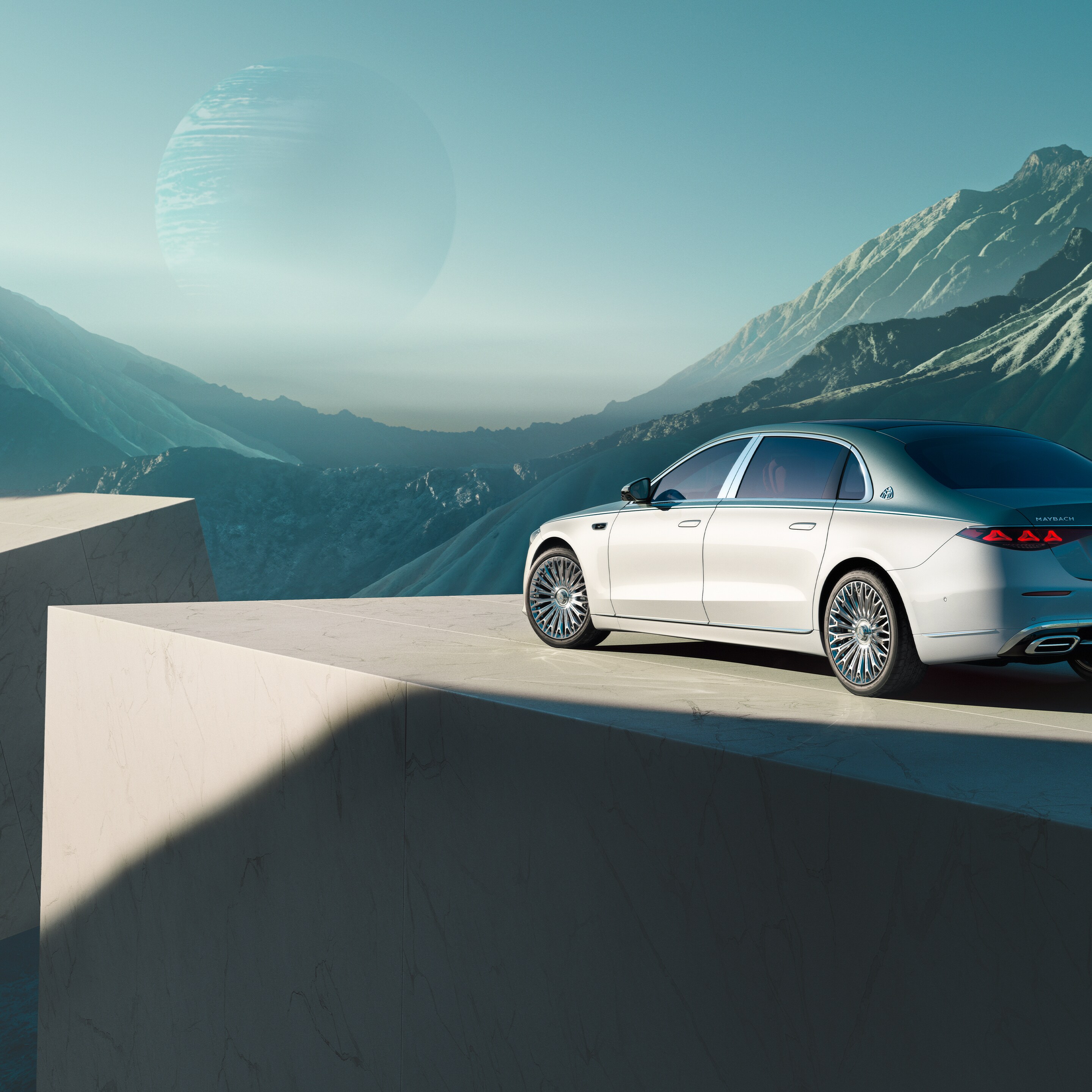 Mercedes-Maybach Třídy&nbsp;S při pohledu z&nbsp;boku.