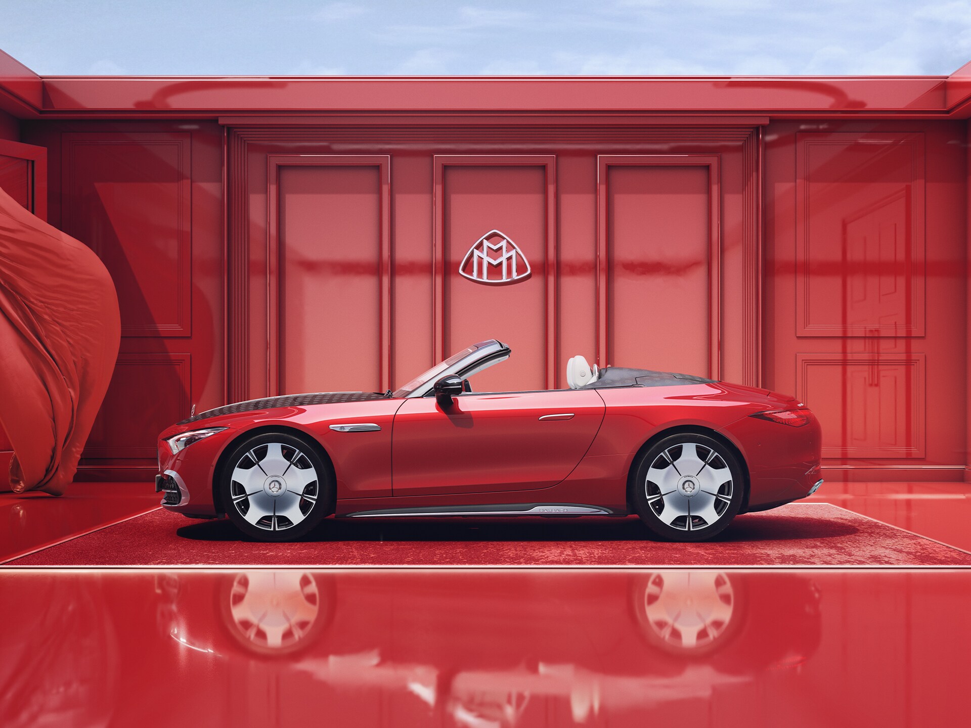 Pohled z boku na Mercedes-Maybach SL 680.