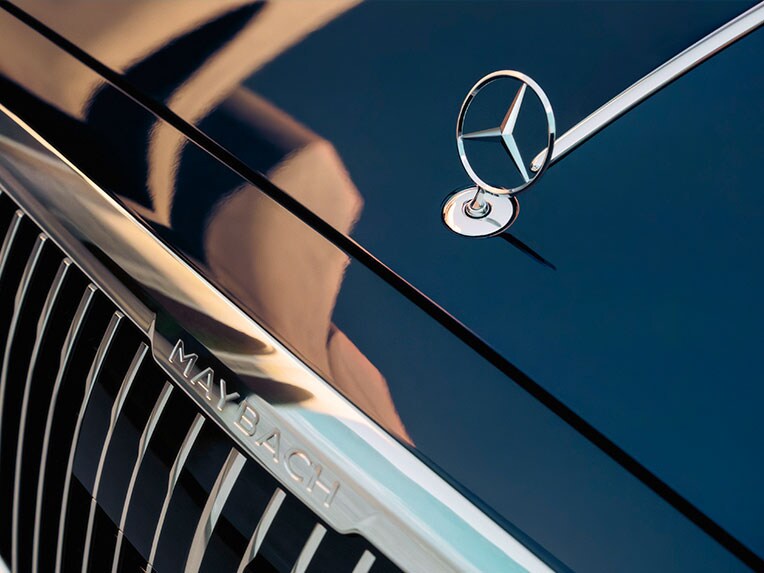 Maska chladiče Mercedes-Maybach ve vysoce lesklém chromu.