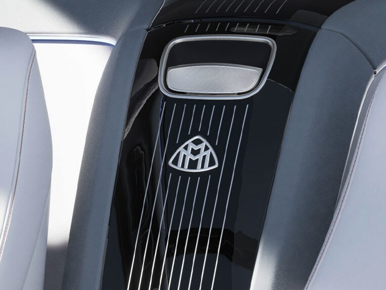 Dřevěné ozdobné prvky v interiéru vozidla Mercedes-Maybach.
